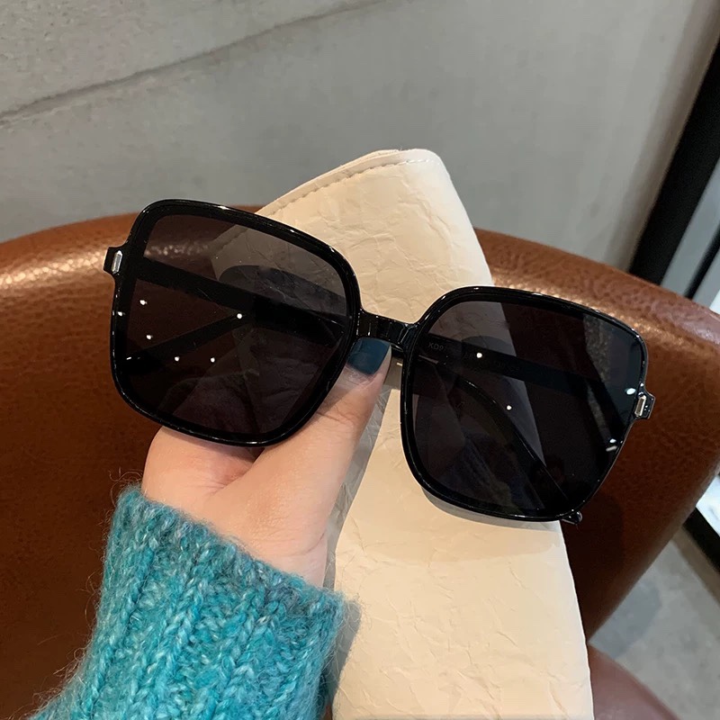 Women Fashion Pose - Fashionable oversized glasses for men and