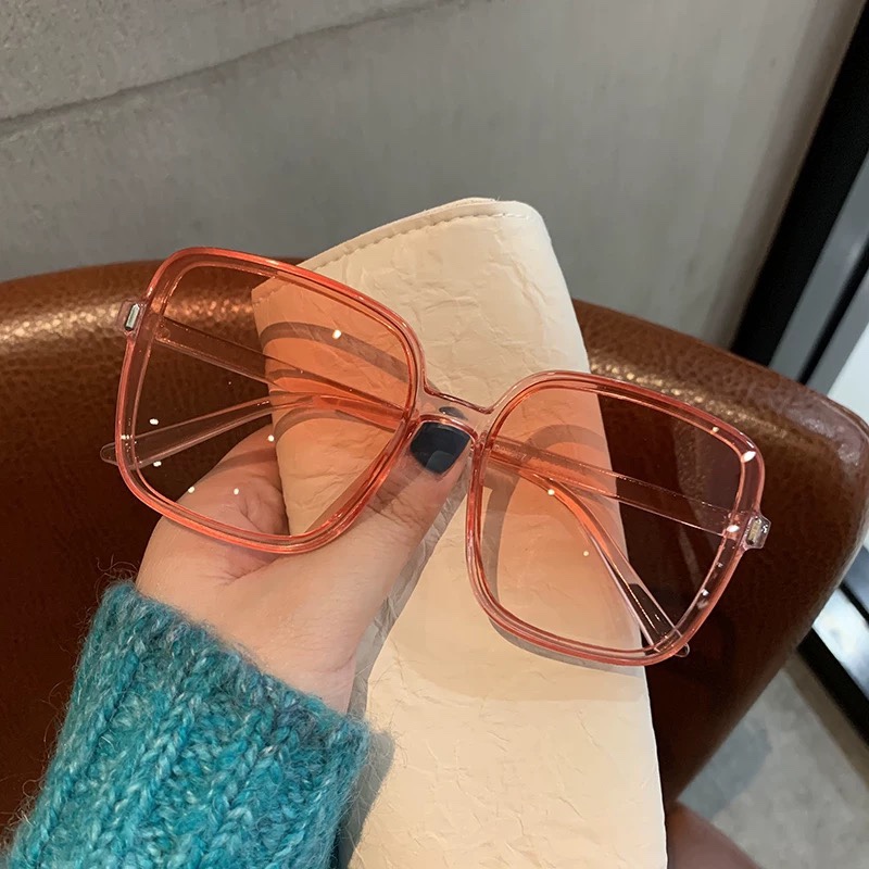 Fashionable oversized glasses  - огляд і ціна Women Fashion Pose